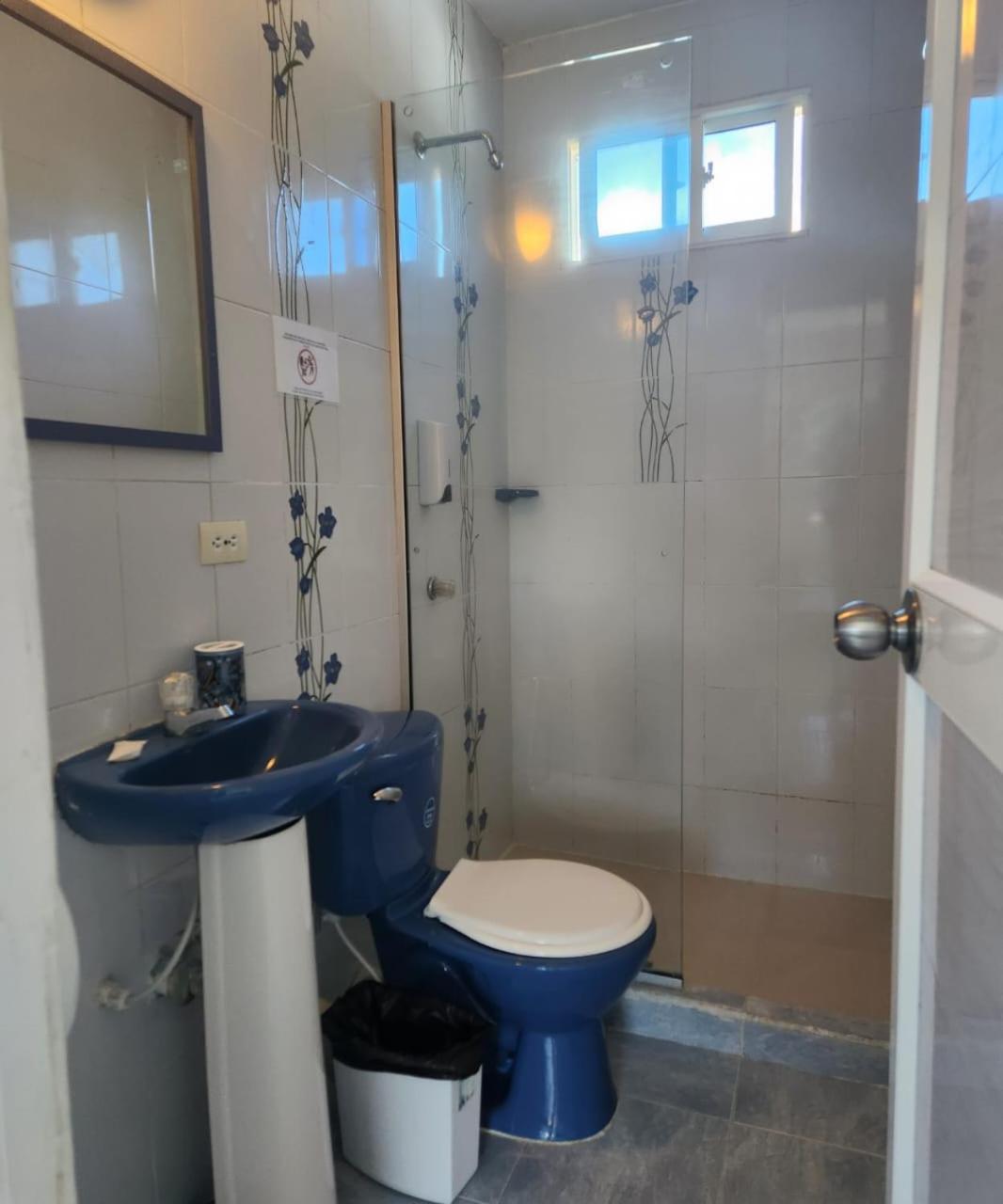 Sea Life Apartamentos En Via Principal Centro Y San Luis San Andrés エクステリア 写真